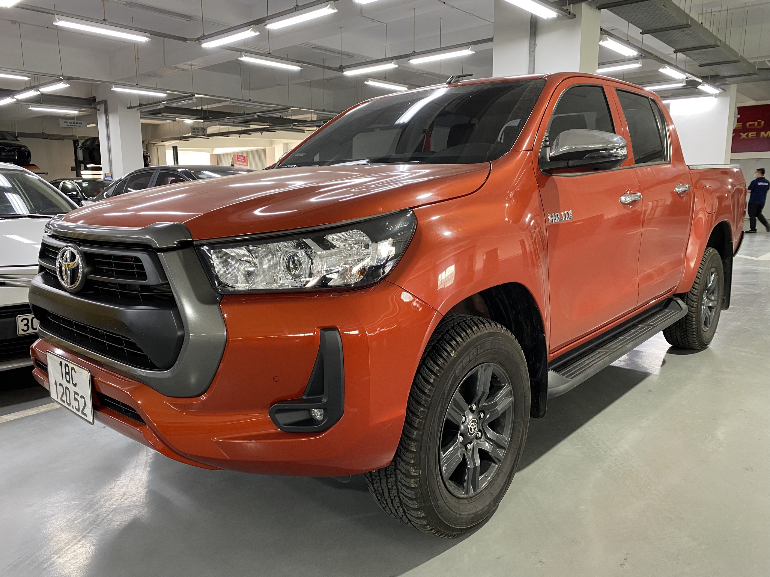 Toyota Hilux 2023 bán tải Tiết kiệm nhiên liệu Giá lăn bánh Tốt nhất