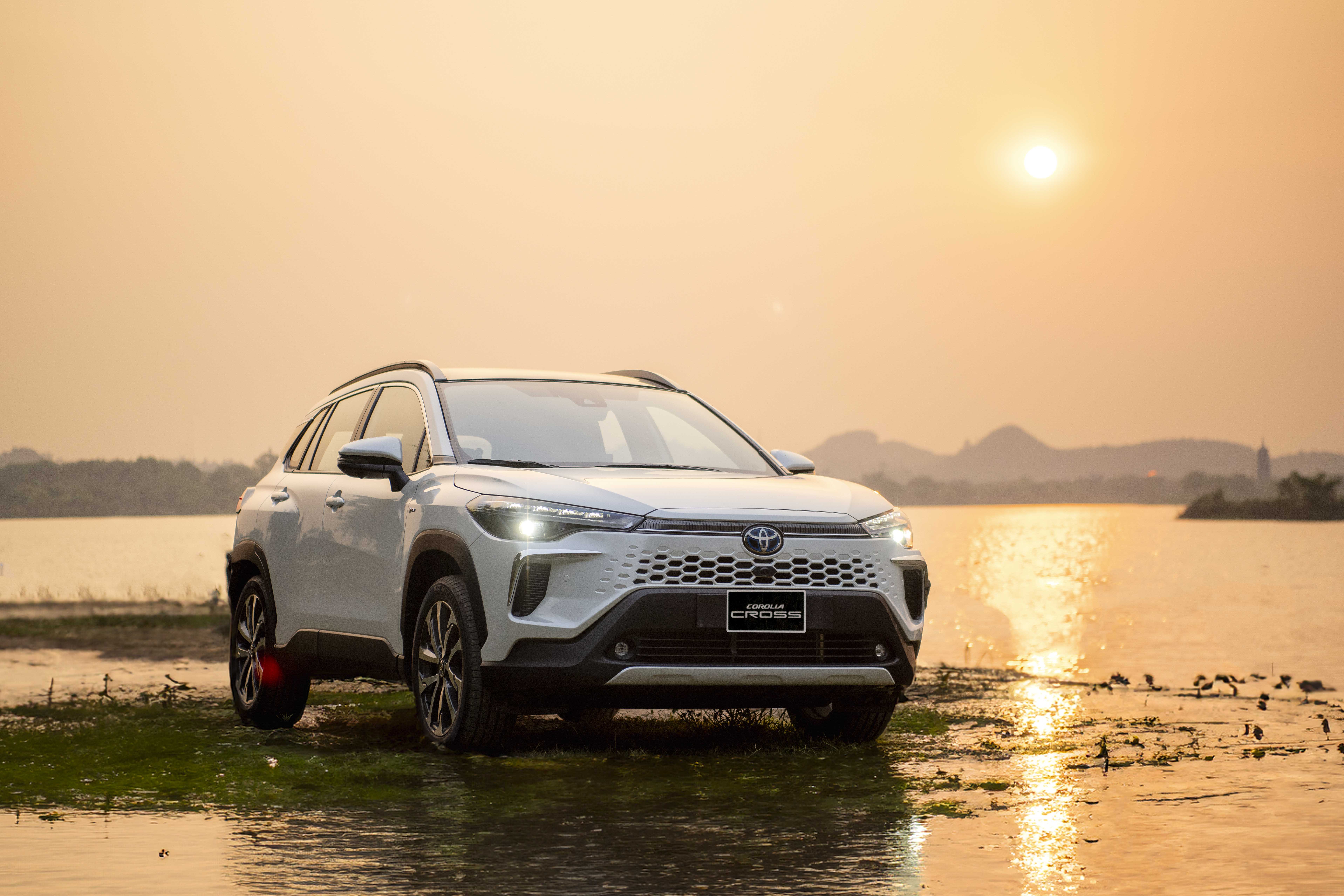 Khách hàng trẻ có nên mua Toyota Corolla Cross? Những lý do khiến bạn khó từ chối!