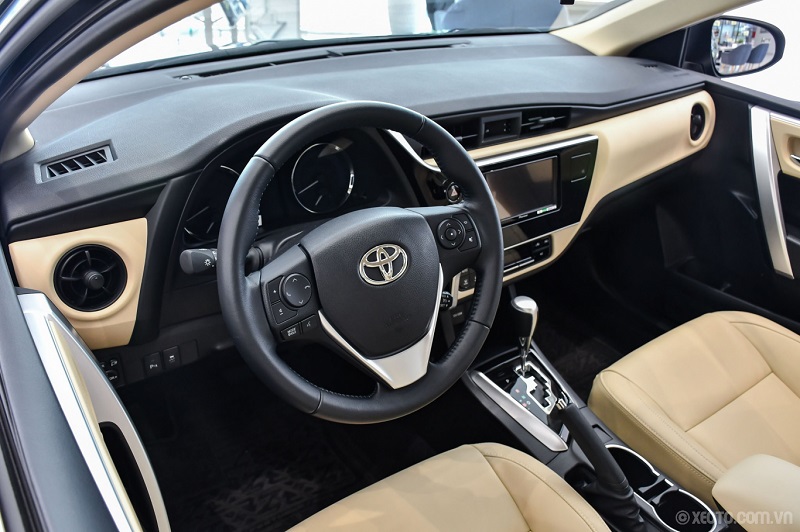 so sánh hai phiên bản Toyota Altis 2022 nội thất