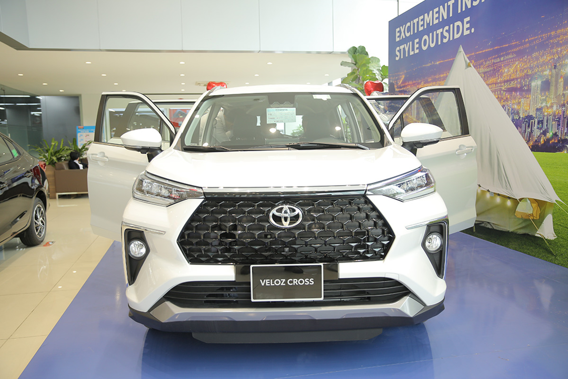 Thiết kế phần đầu xe đầy mạnh mẽ của Toyota Veloz 2023