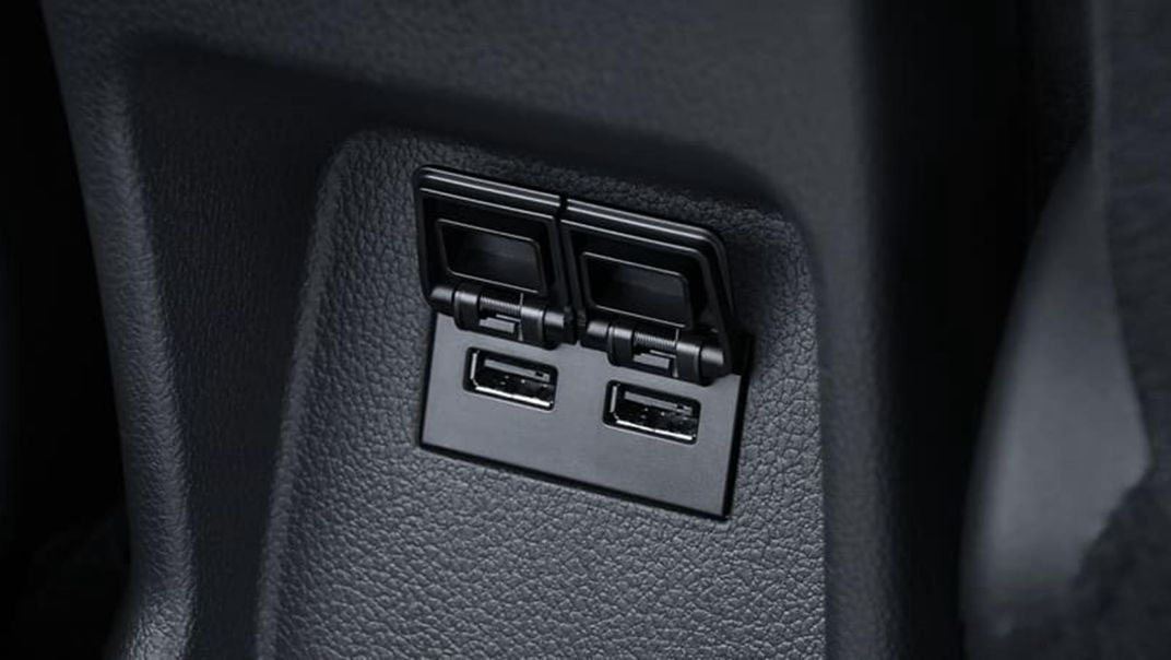 Toyota Veloz 2023 được trang bị cổng sạc USB