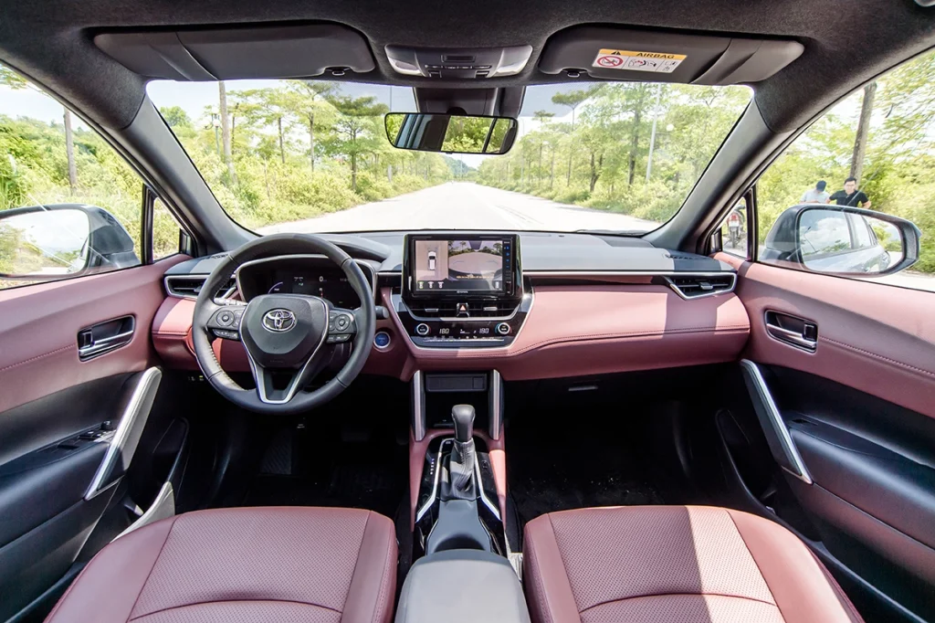 nội thất ghế lái xe Toyota Corolla Cross 2024