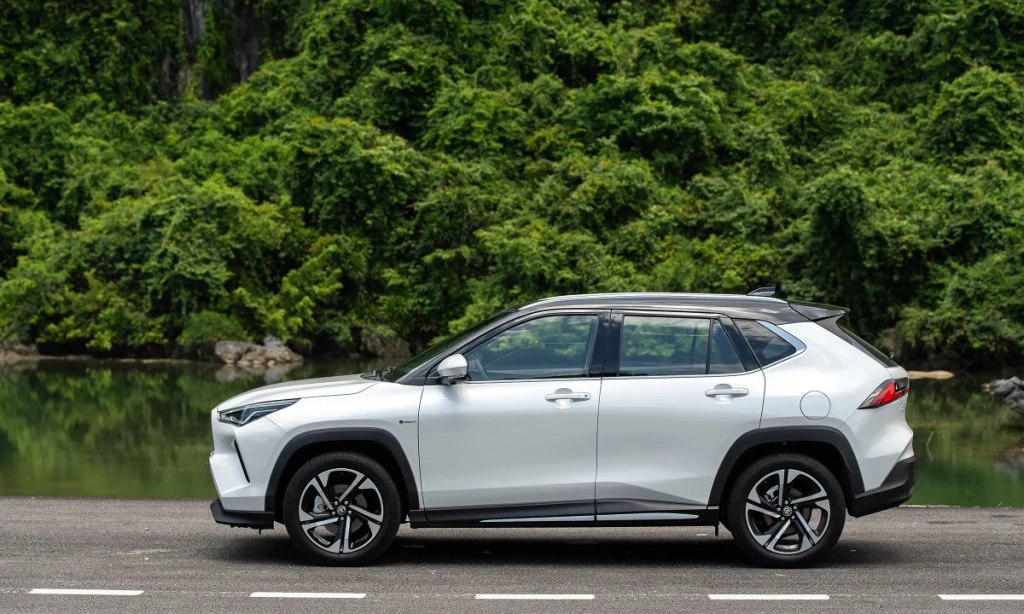 thân xe Toyota Yaris Cross 2024