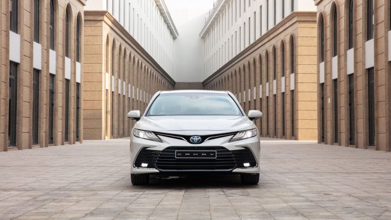 Bảng giá lăn bánh Toyota Camry 2023
