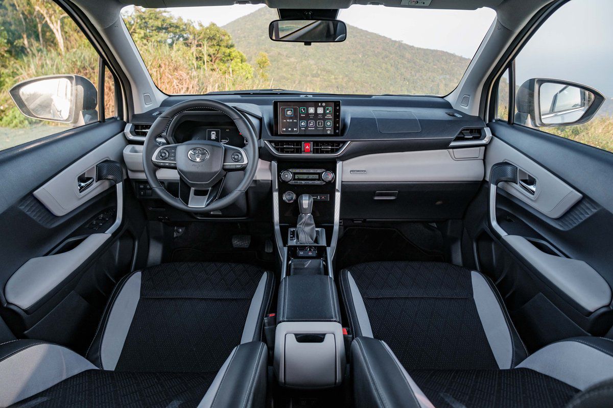 nội thất ghế trước xe Toyota Veloz 2023