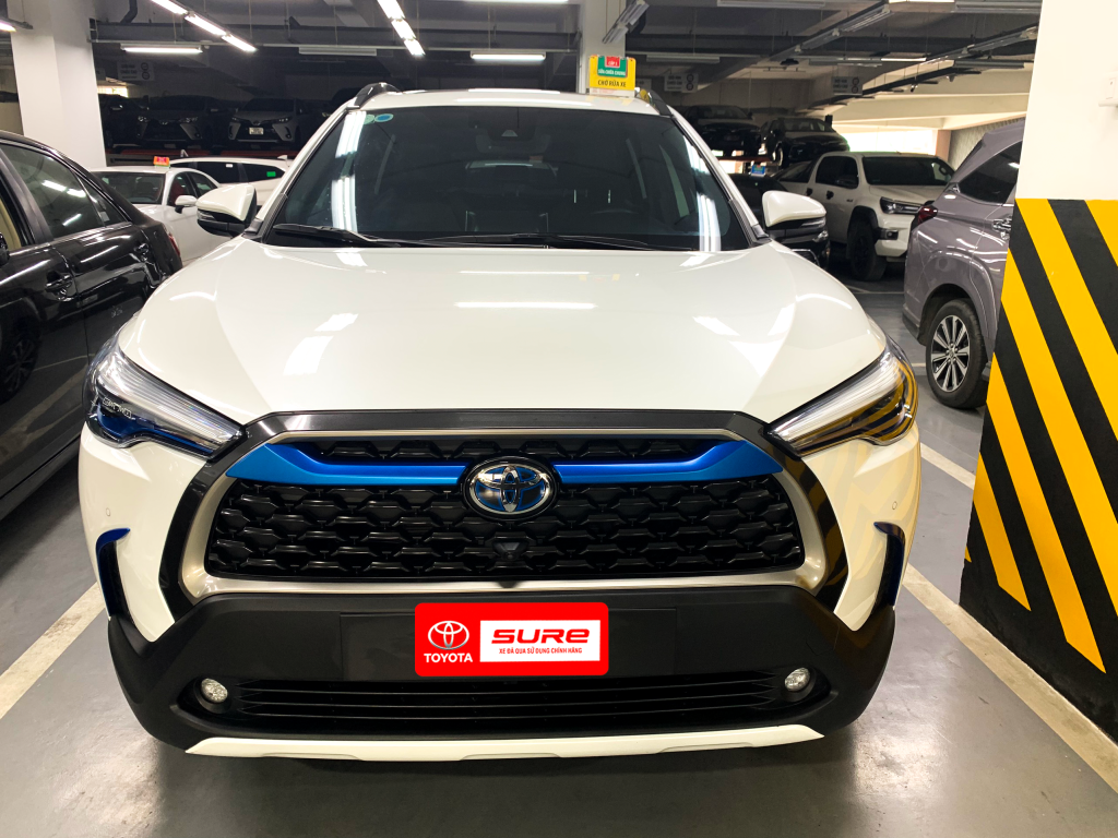 mẫu xe SUV Toyota Corolla Cross 1.8V 2020 trắng ngọc trai