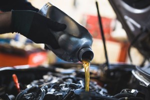 BAO LÂU NÊN THAY DẦU CHO XE TOYOTA?
