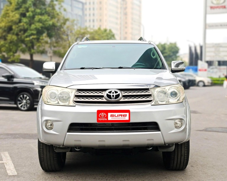 TOYOTA Fortuner 2.7AT 2014