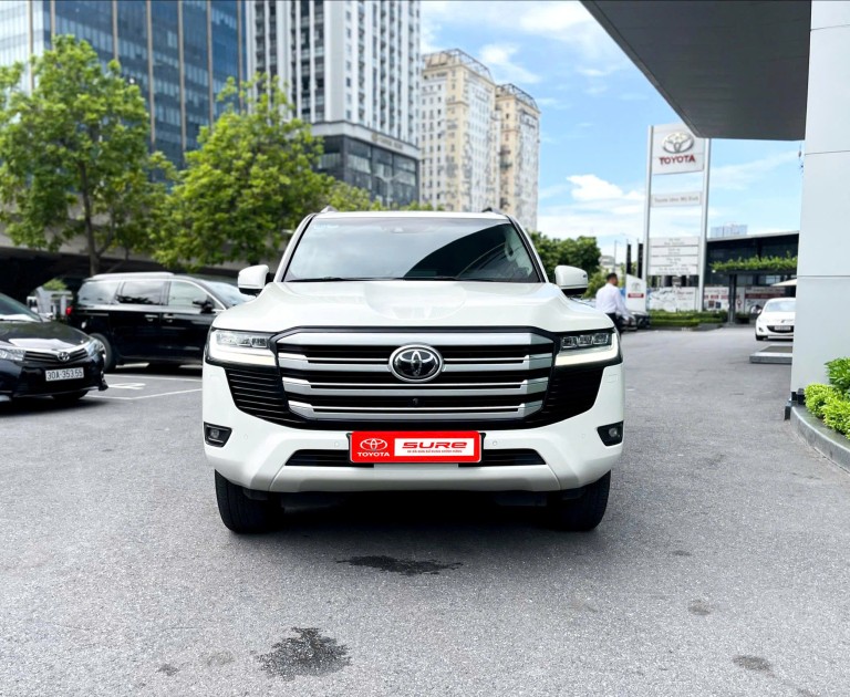 Toyota Land Cruiser LC300 2023