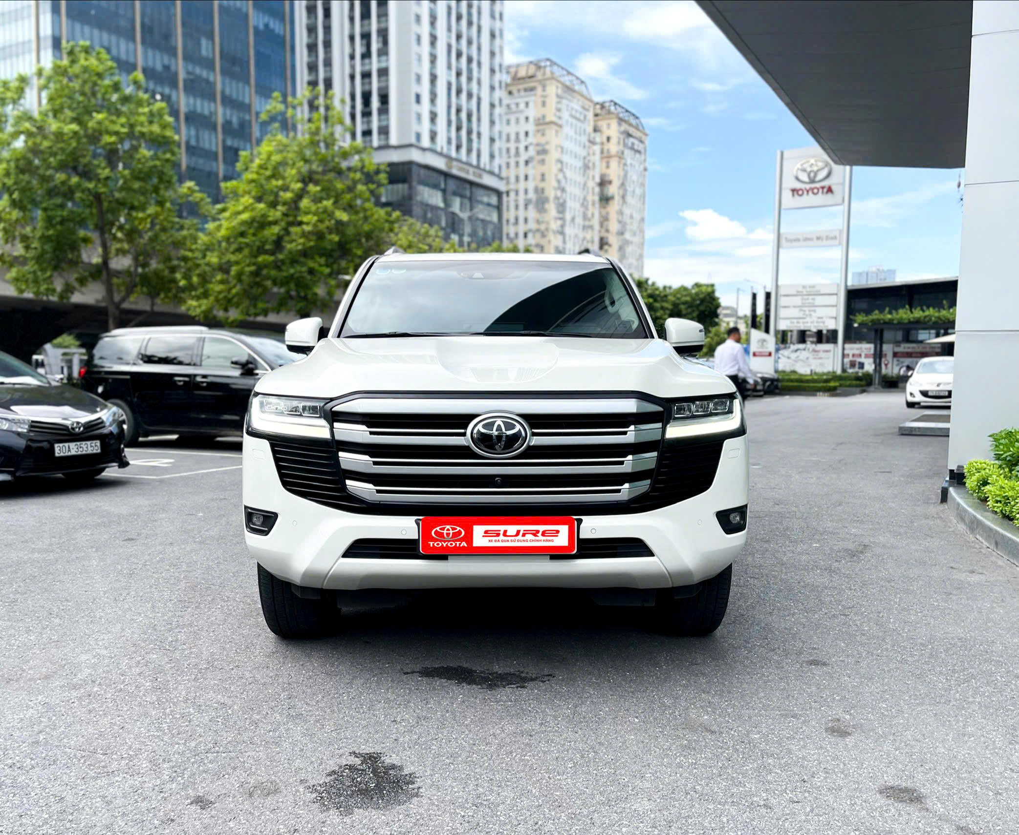 Toyota Land Cruiser LC300 2023